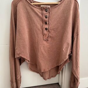 Free People (We The Free) Women’s buttoned semi-cropped long sleeve top - size L